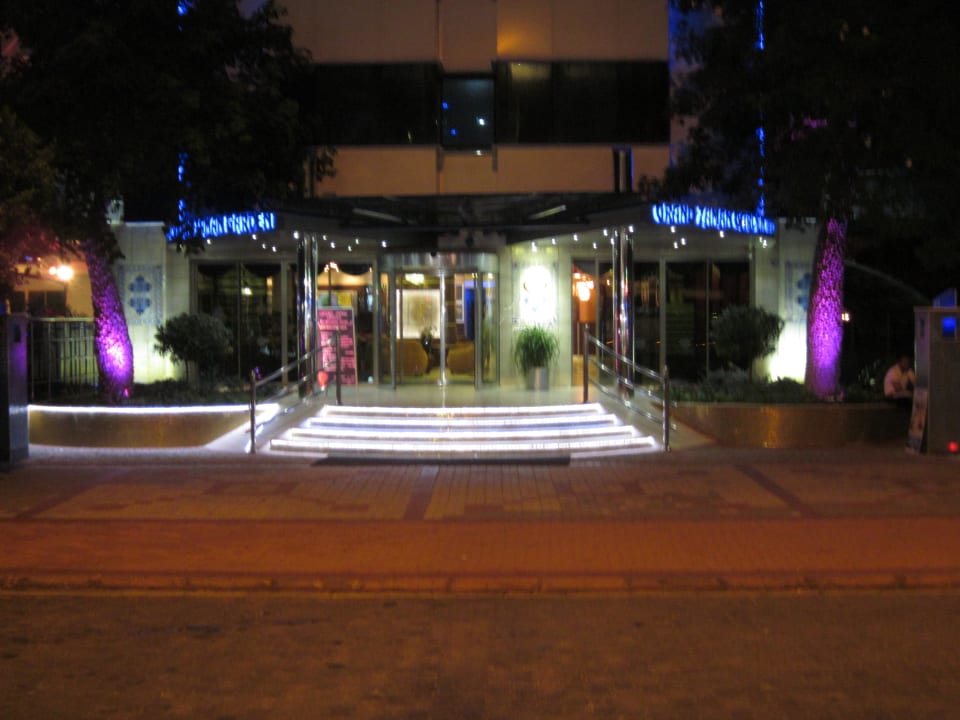 Hoteleingang Hotel Grand Zaman Garden