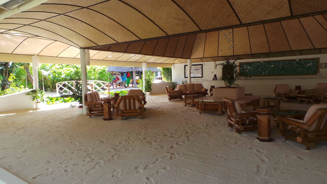 Lobby Angaga Island Resort