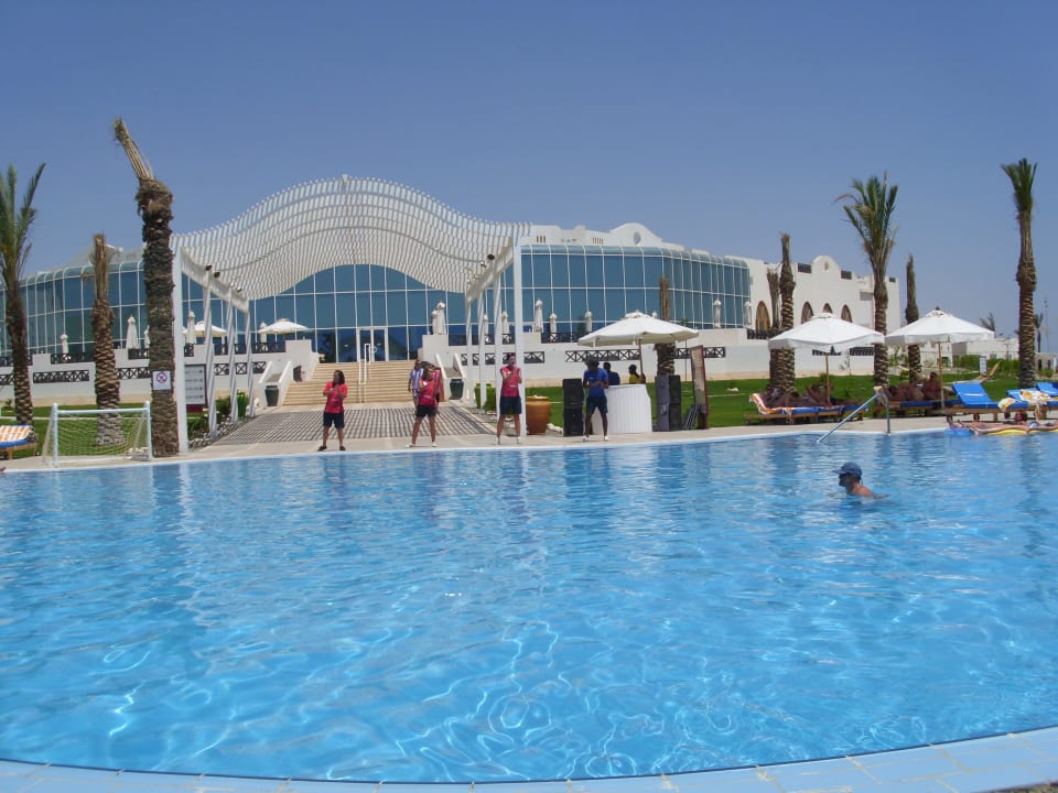 Basen główny Hilton Marsa Alam Nubian Resort
