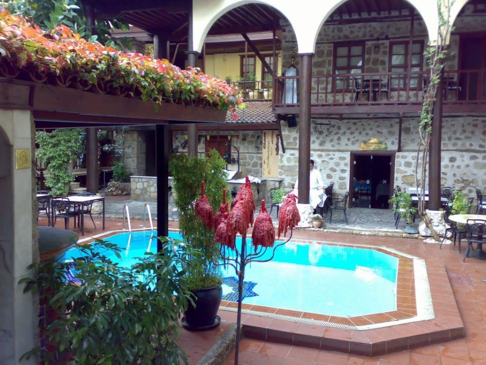 romantischer Innenhof Alp Pasa Hotel - Special Class