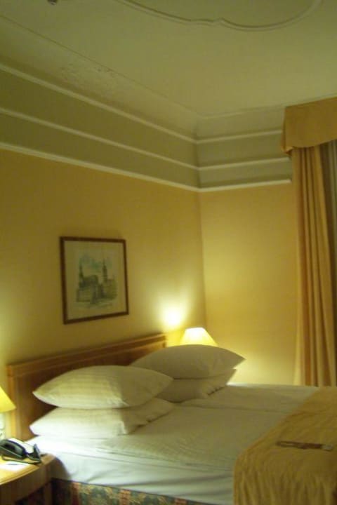 King-Size-Bett (Business-Class) Gewandhaus Dresden, Autograph Collection