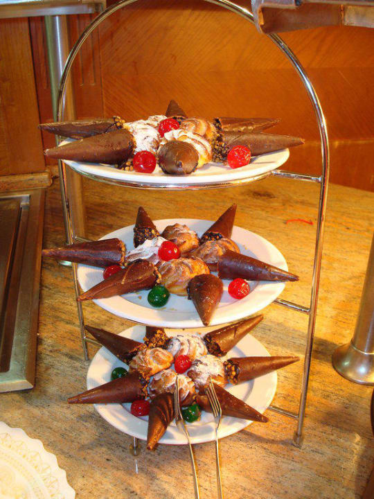 Mit Creme gefüllte Schokoladenhörnchen SBH Hotel Costa Calma Palace