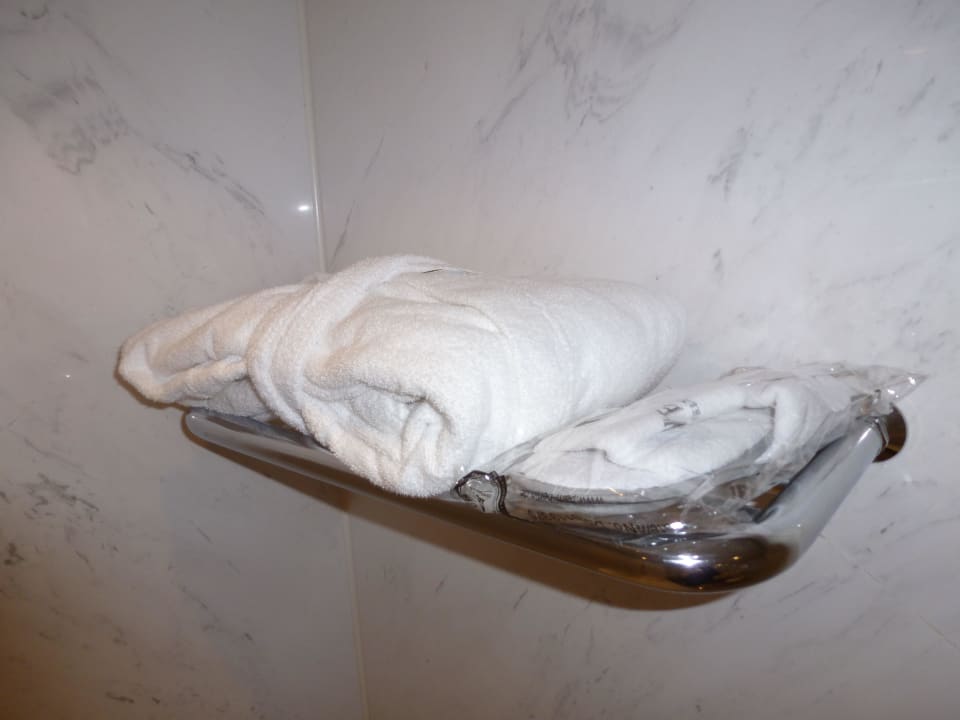 Bademantel und Hausschuhe Hotel The Westin Leipzig