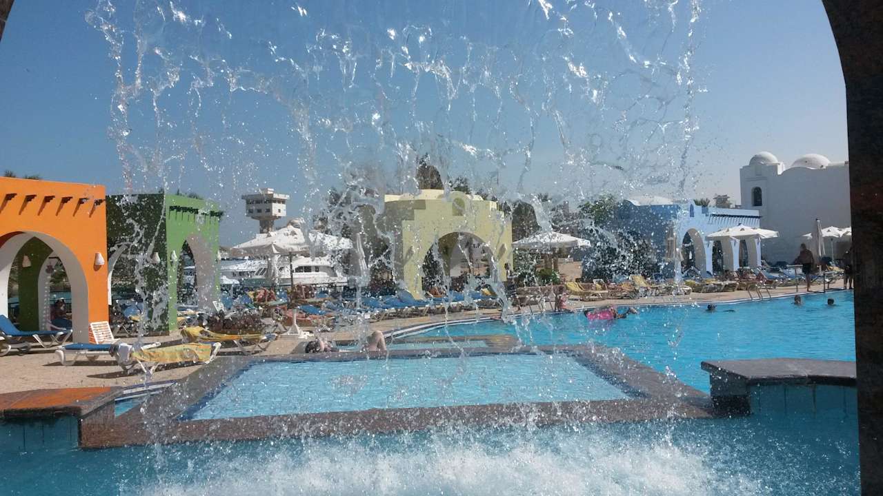 Wasserfall beim großen Pool Arabella Azur Resort