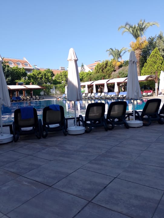 Pool Side Breeze Hotel