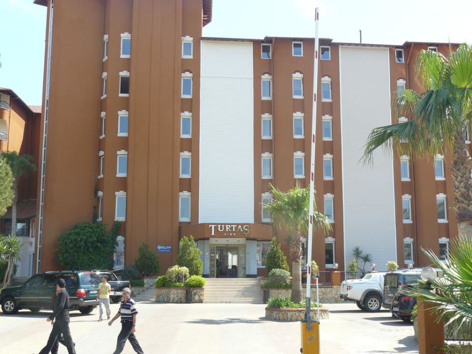 Hauptgebäude Club Turtas Beach Hotel
