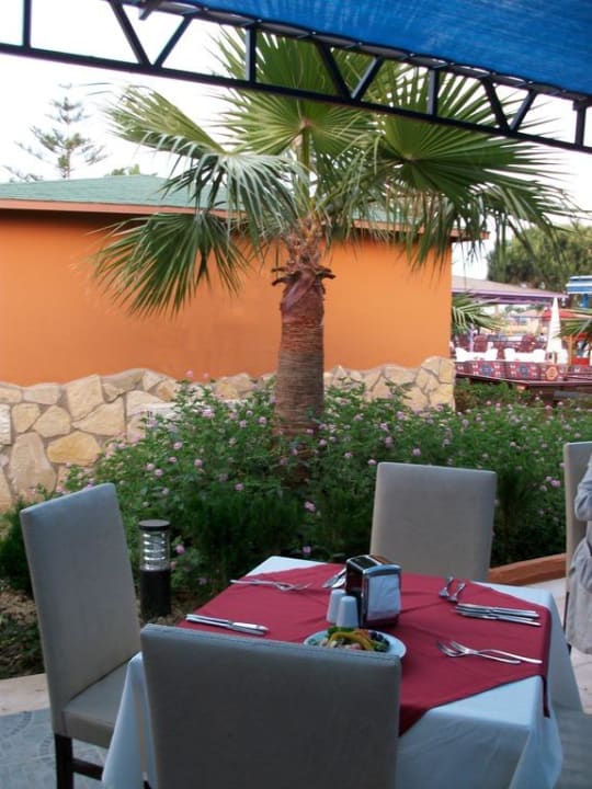 Esstische Club Turtas Beach Hotel