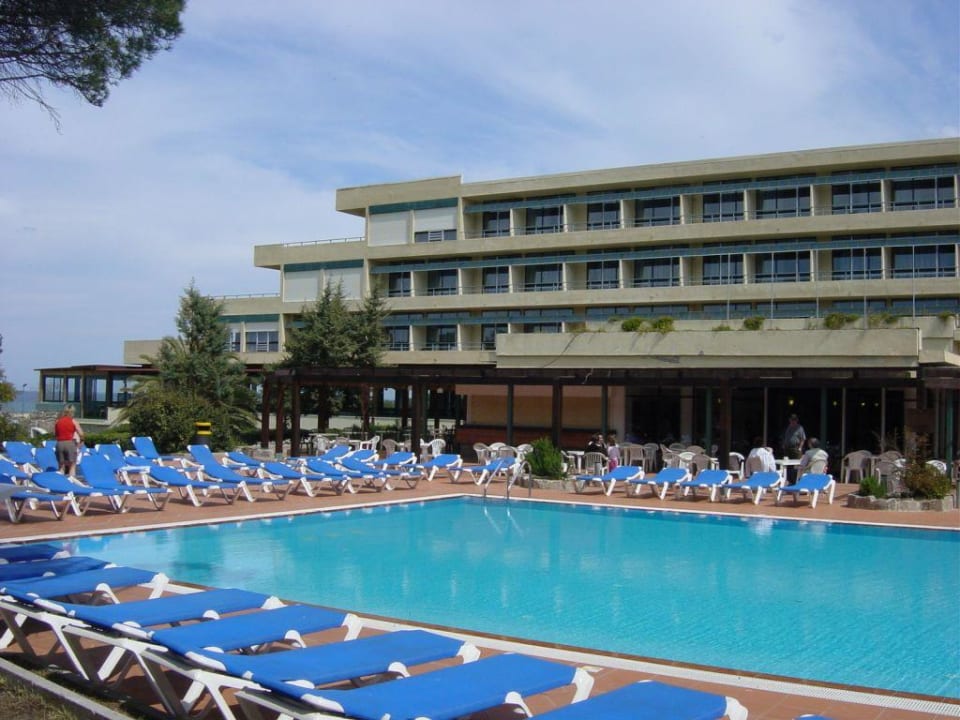 Hotelansicht mit Pool Villaggio dei Pini