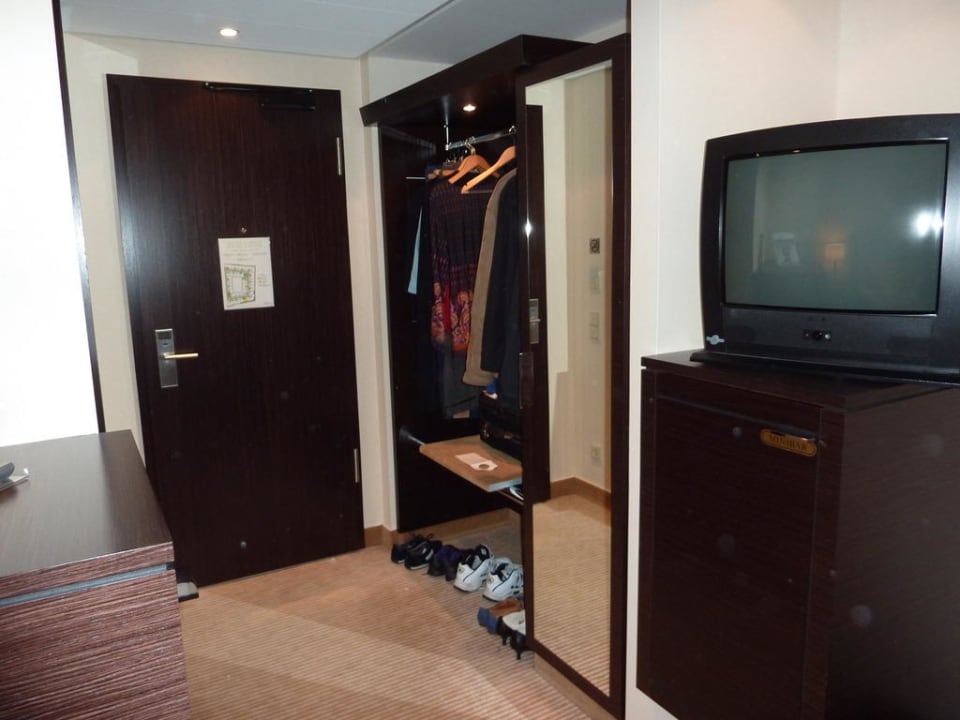 Schrank Steigenberger Hotel de Saxe