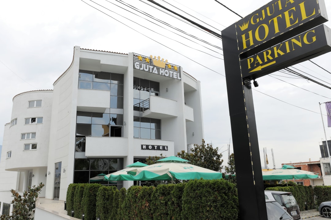Außenansicht Hotel Gjuta