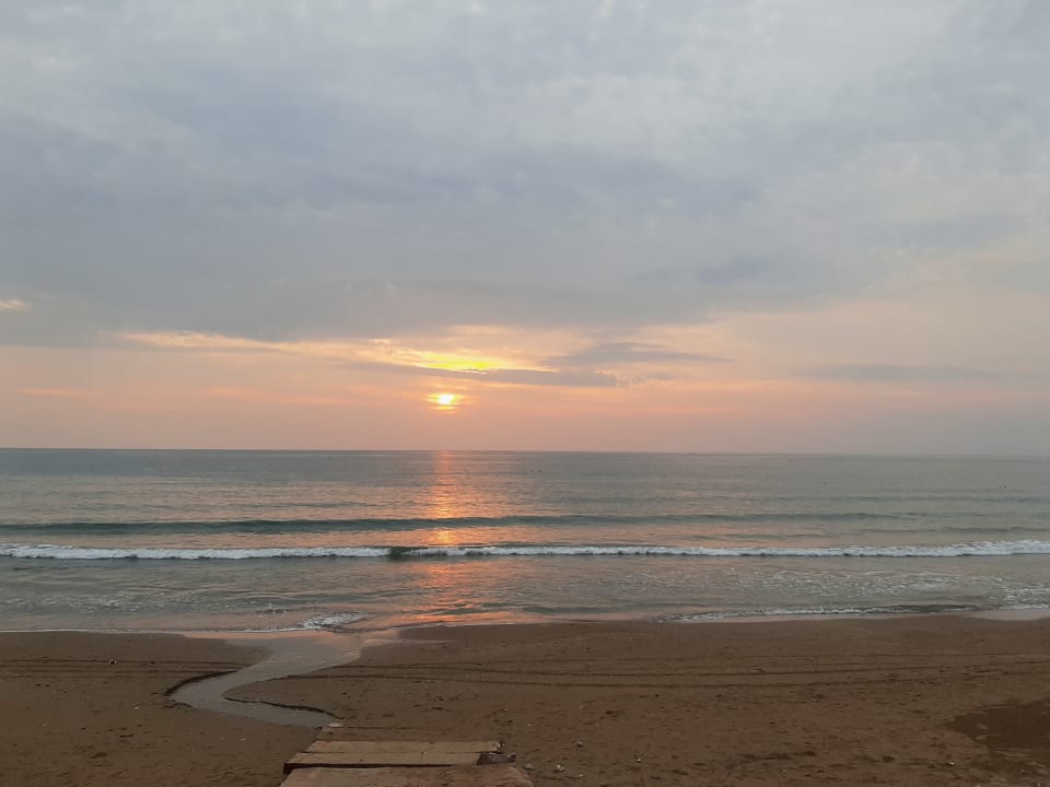 Strand Side Star Beach