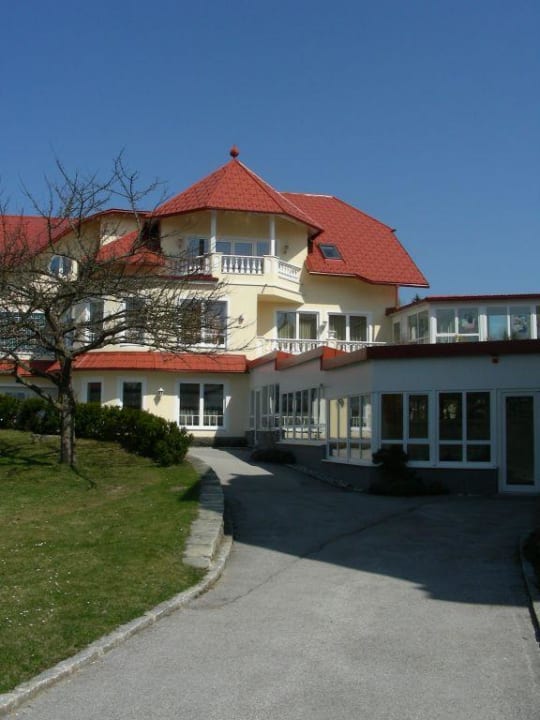 Aussenansicht von einem Teil des Hotels Bergergut - Das Genießerhotel für Paare