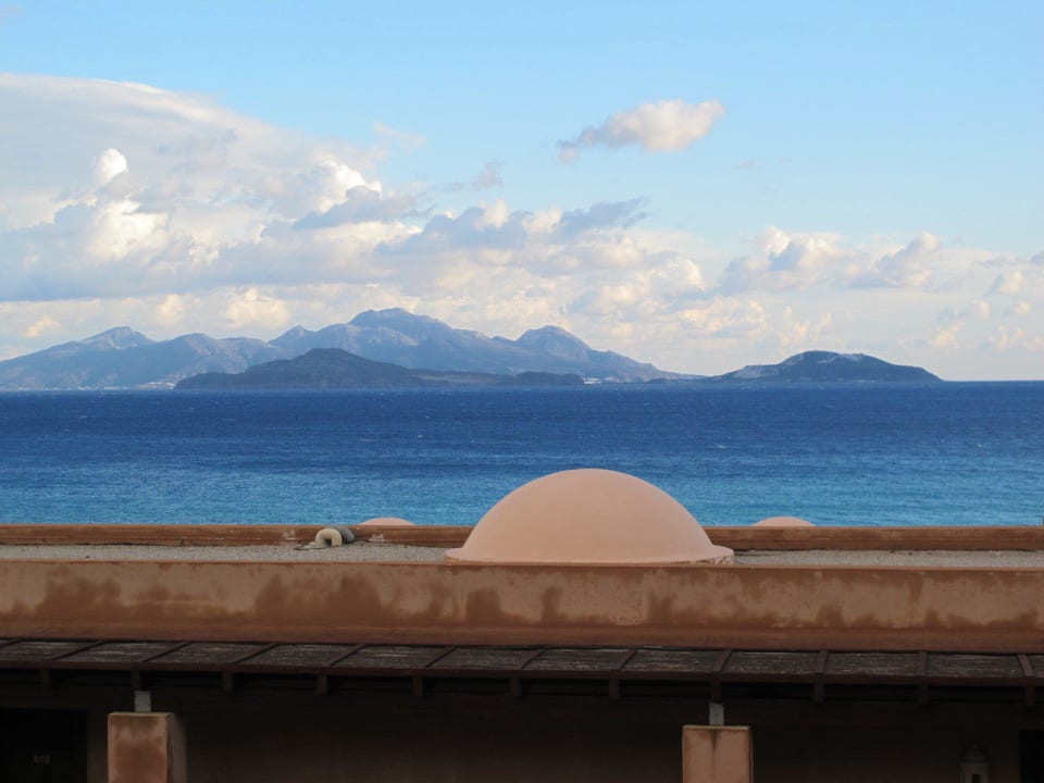 Blick auf Vulkaninsel Atlantica Belvedere Resort