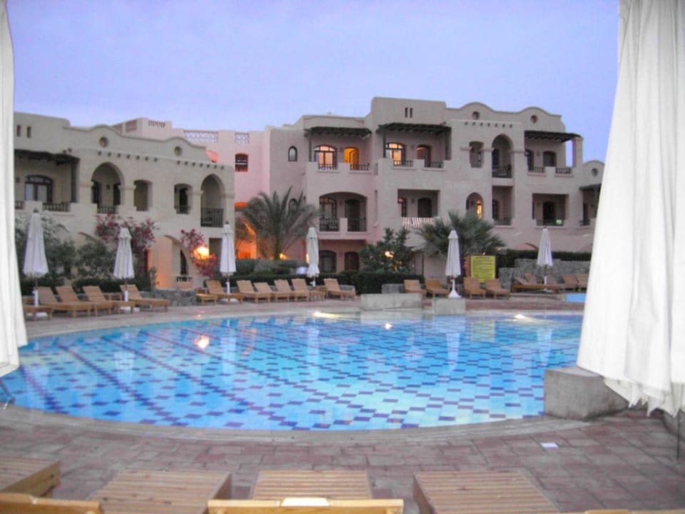 Pool am Abend Three Corners Rihana Resort Deluxe