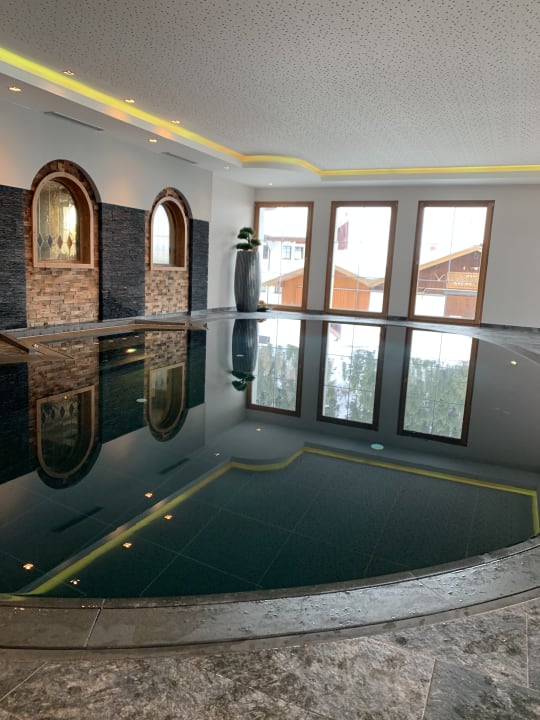 Pool Natur- & Alpinhotel Post