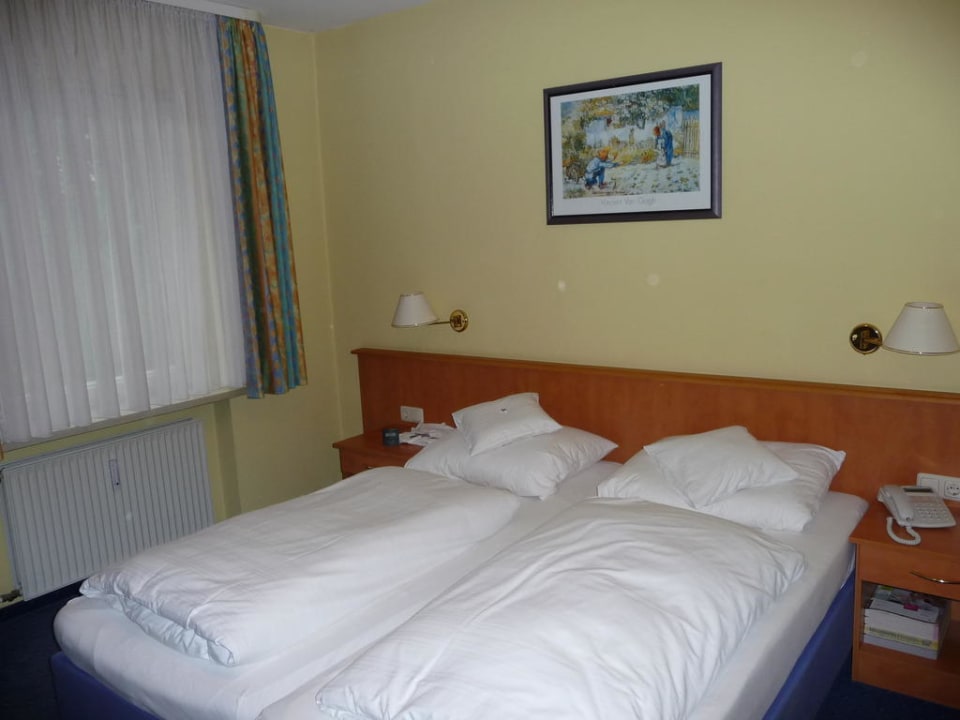 Bett - Zimmer 5 Hotel Aurora Garni