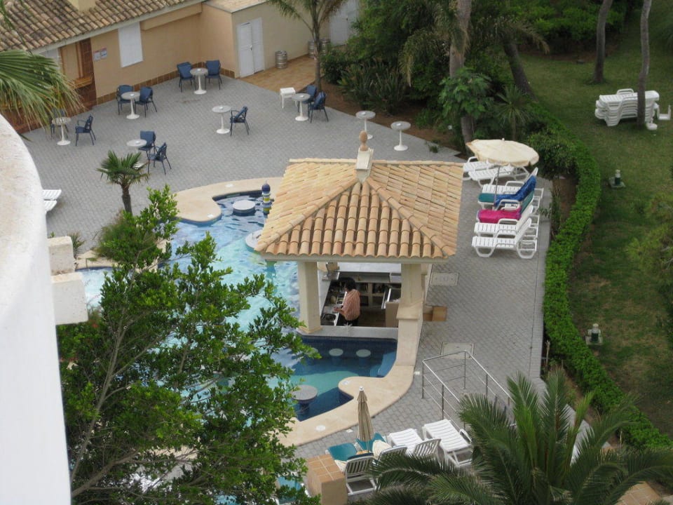 Ausblick vom Balkon auf die Swim-up-Bar Hotel Riu Bravo