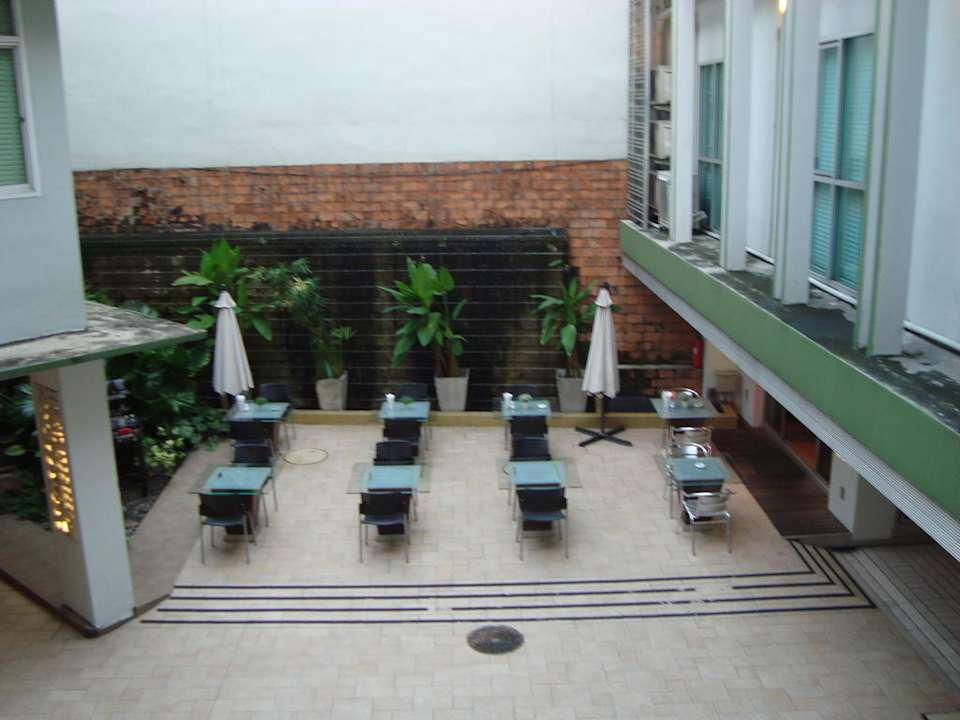 Innenhof und Restaurant Best Western Swana Bangkok Hotel