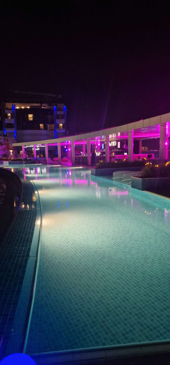 Pool NH Collection Dubai The Palm