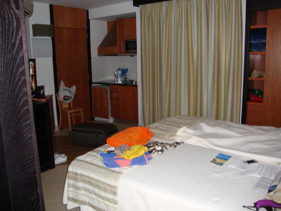 Studio HL Miraflor Suites Hotel