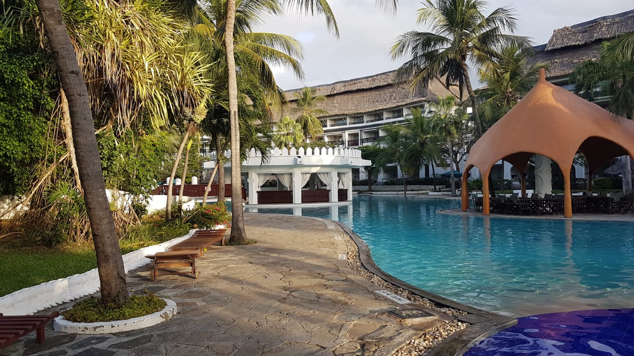 Pool Hotel Southern Palms Beach Resort