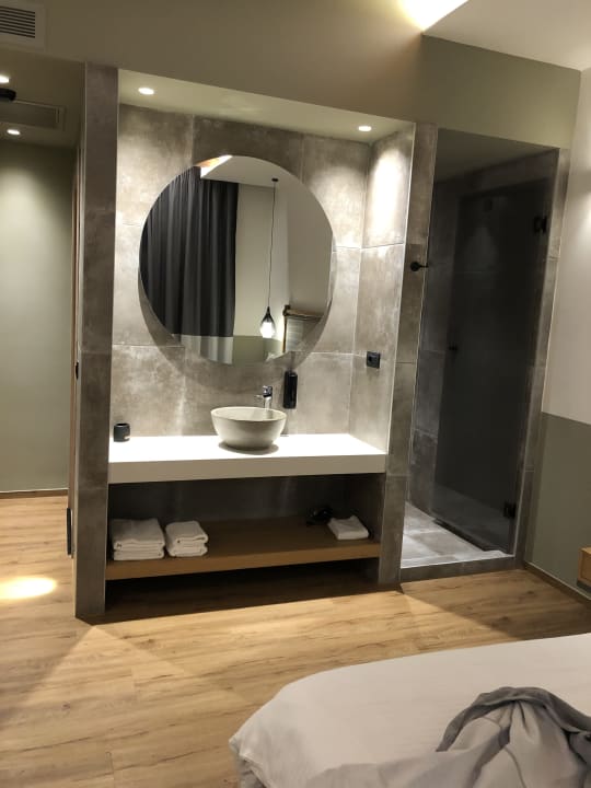 Zimmer Petousis Hotel & Suites