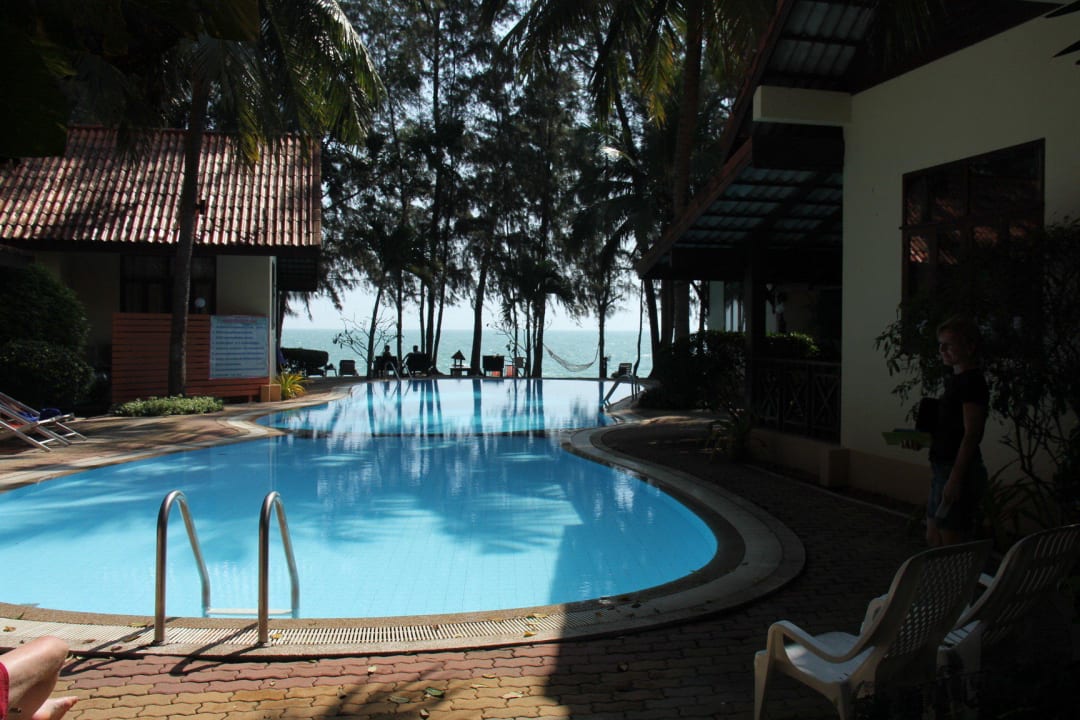 Blick vom Pool zum Meer Hotel Bayview Beach Resort