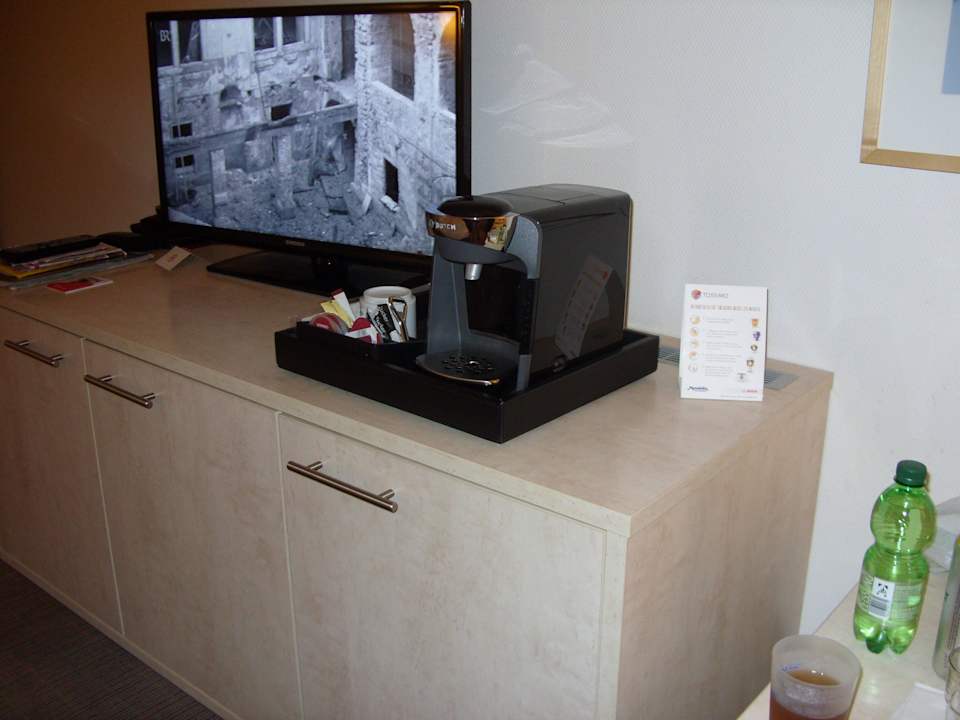 Schrank mit Fernseher Select Hotel Hamburg Nord