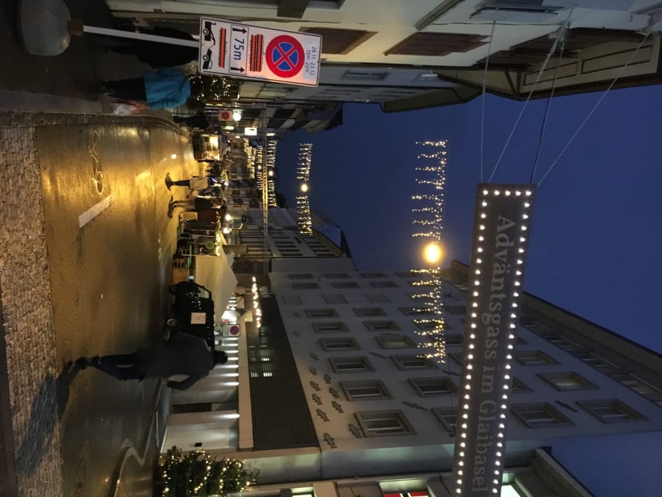 Außenansicht East-West Riverside Hotel