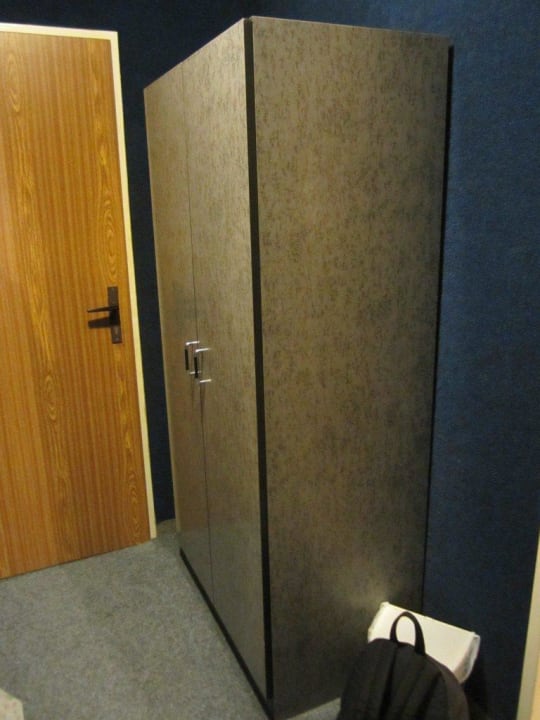 Schrank Hotel Alexander