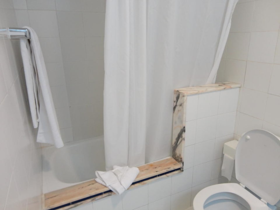 WC und Badewanne Hotel Parque Tropical