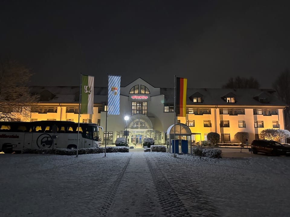 Außenansicht Mövenpick Hotel München Airport