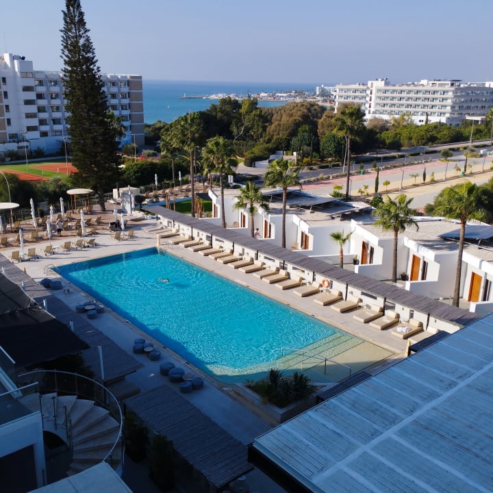 Ausblick Napa Mermaid Hotel & Suites