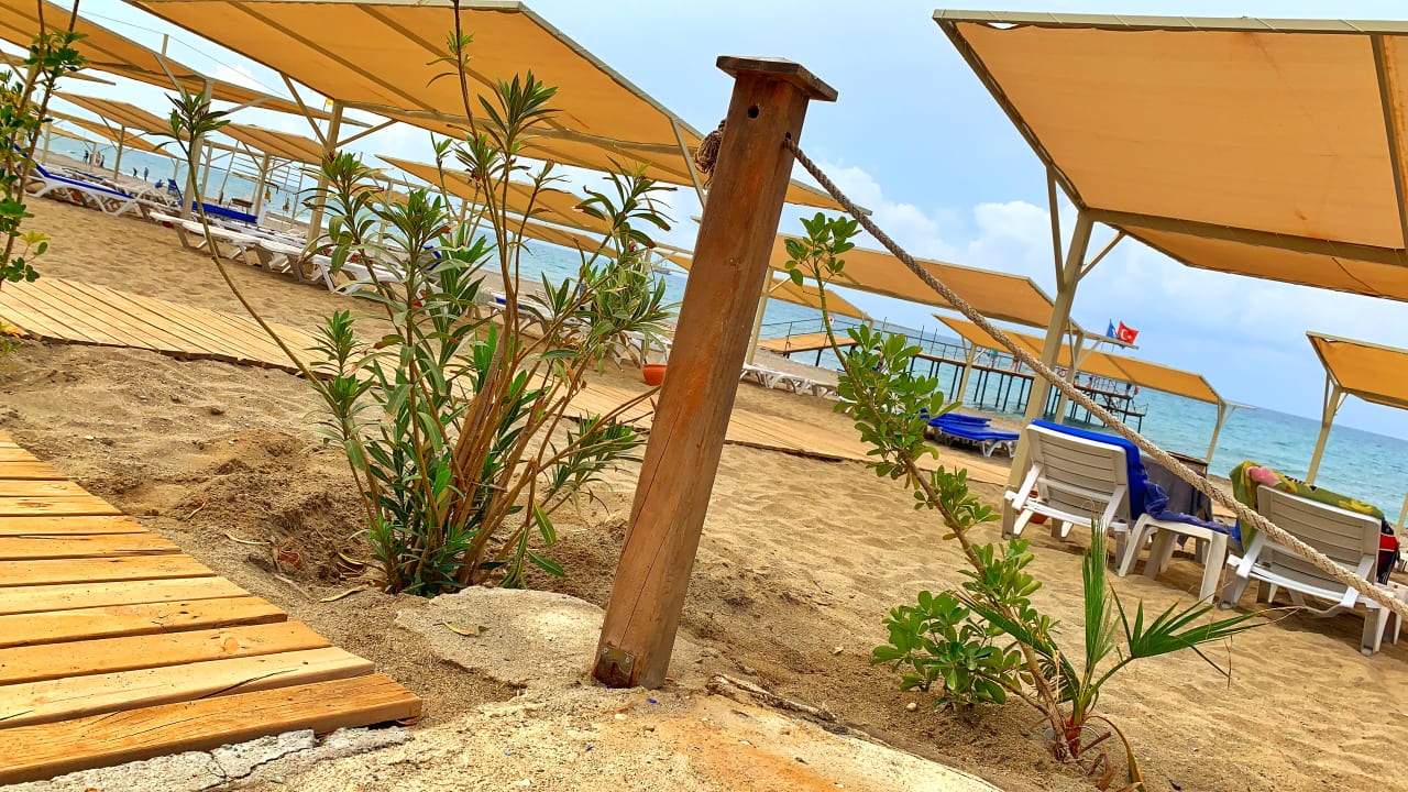 Strand Club Turtas Beach Hotel