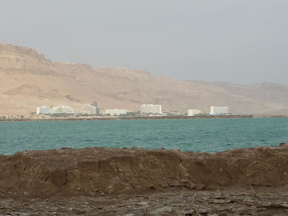 Oase Ein Bokek von weitem Hotel Oasis Dead Sea