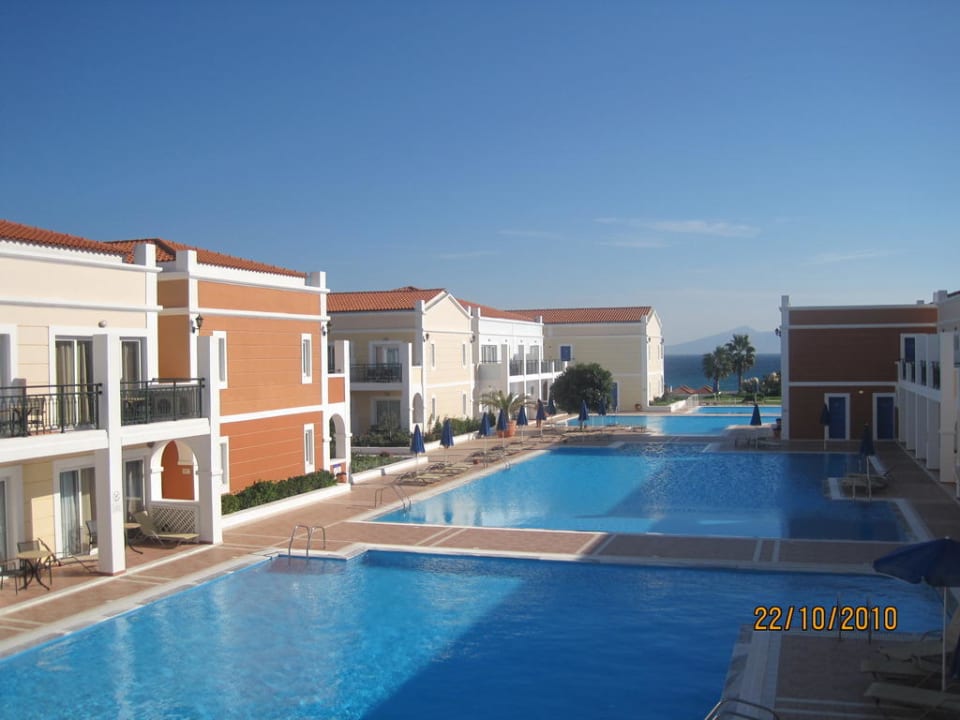 Ein kleiner Teil der Poolanlagen Porto Bello Royal