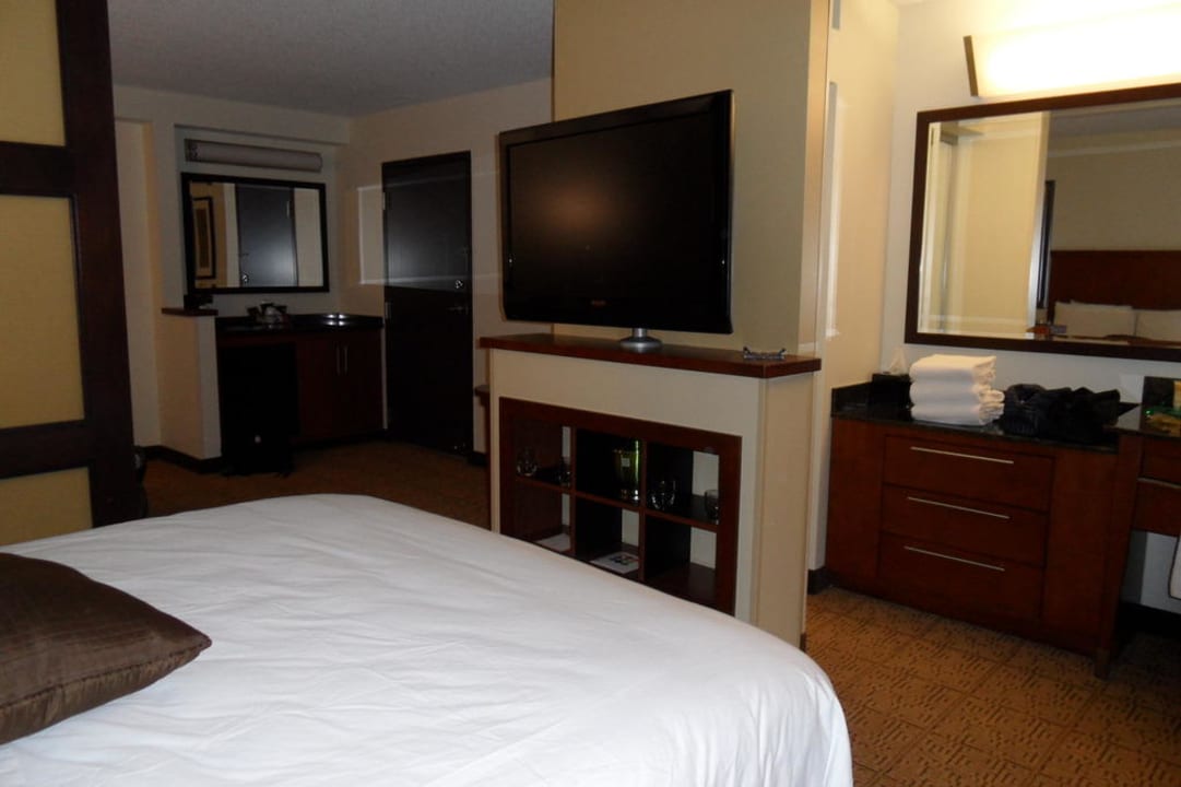 Blick vom Bett in den Wohnbereich Hotel Hyatt Place Fort Myers / at The Forum