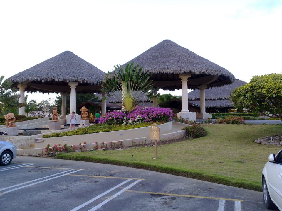 Hoteleingang Grand Sirenis Punta Cana Resort & Aquagames