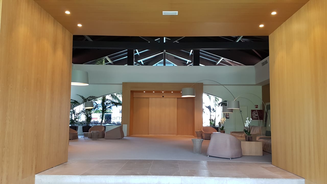 Lobby Prinsotel La Dorada