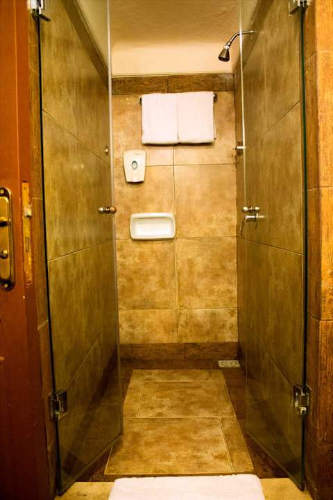 In die Dusche passt eine ganze Familie  Pickalbatros Citadel Resort