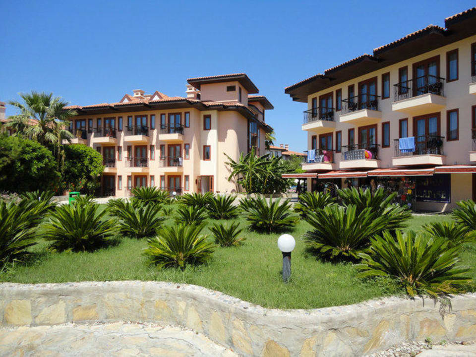 Zimmer und Gartenanlage Club Grand Side