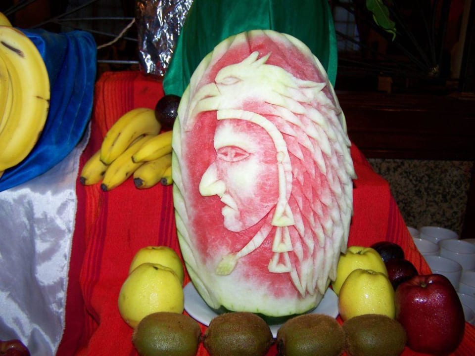 Melonenschnitzerei Hotel Riu Tequila