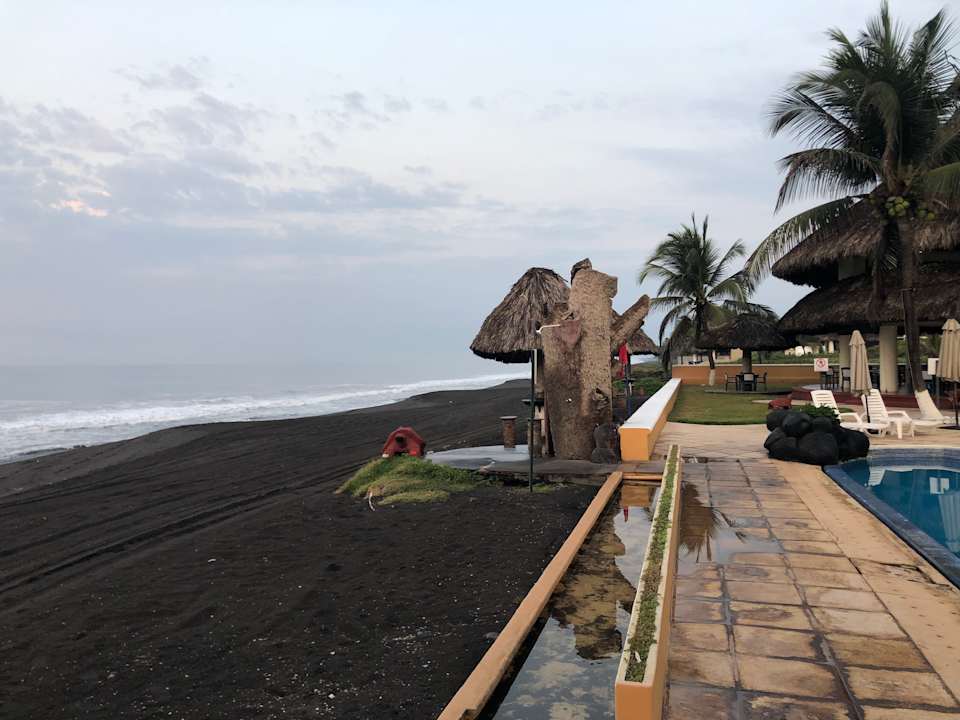 Strand Hotel Cayman Suites