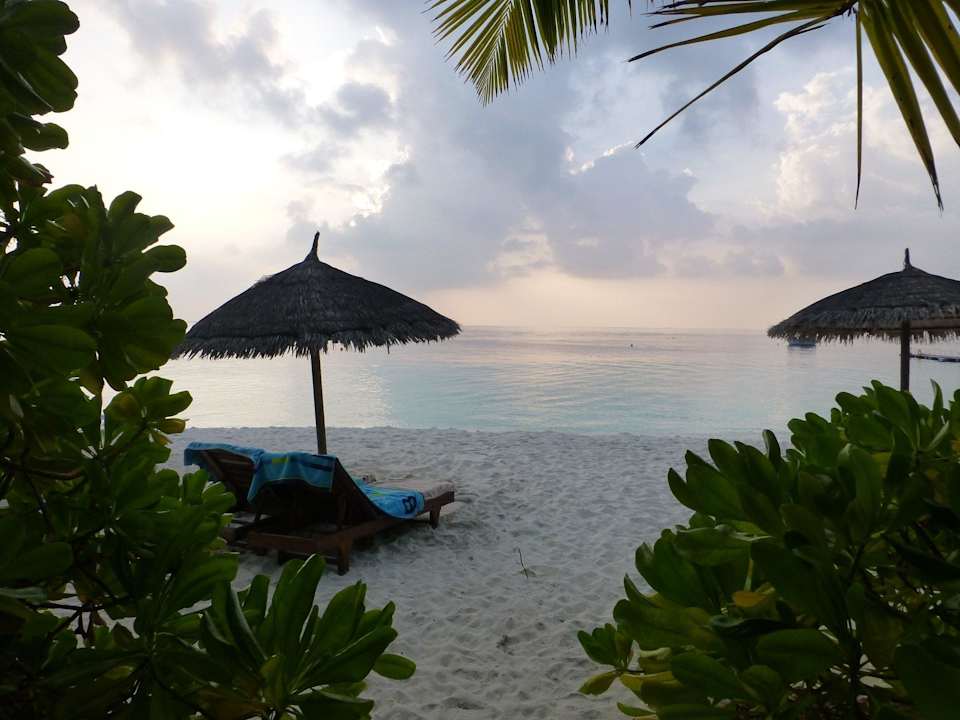 Von der Deluxe Villa 111 NH Collection Maldives Reethi Resort