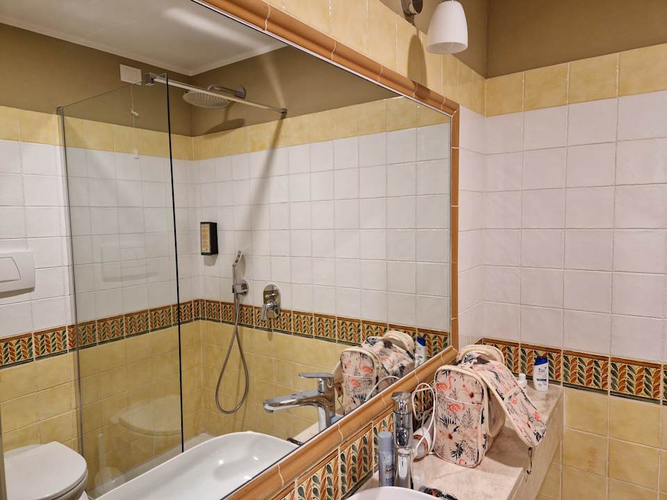 Zimmer Lantana Resort