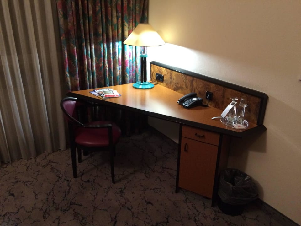 Untergeschoss rechts H+ Hotel Stuttgart Herrenberg