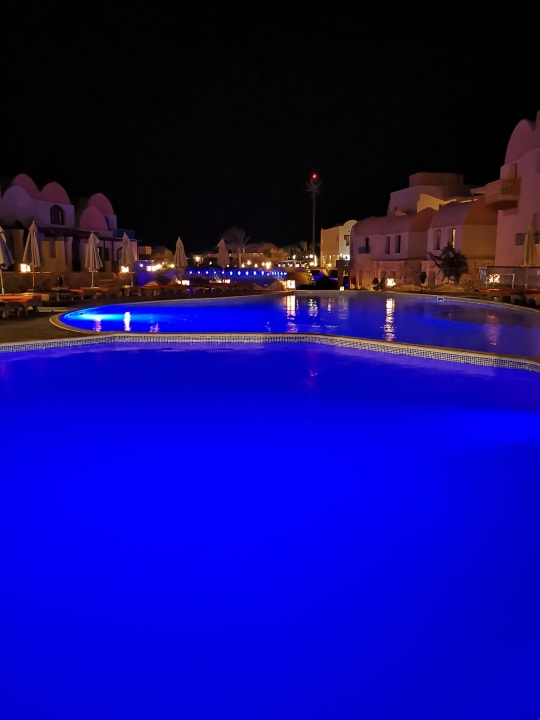 Pool Rohanou Beach Resort