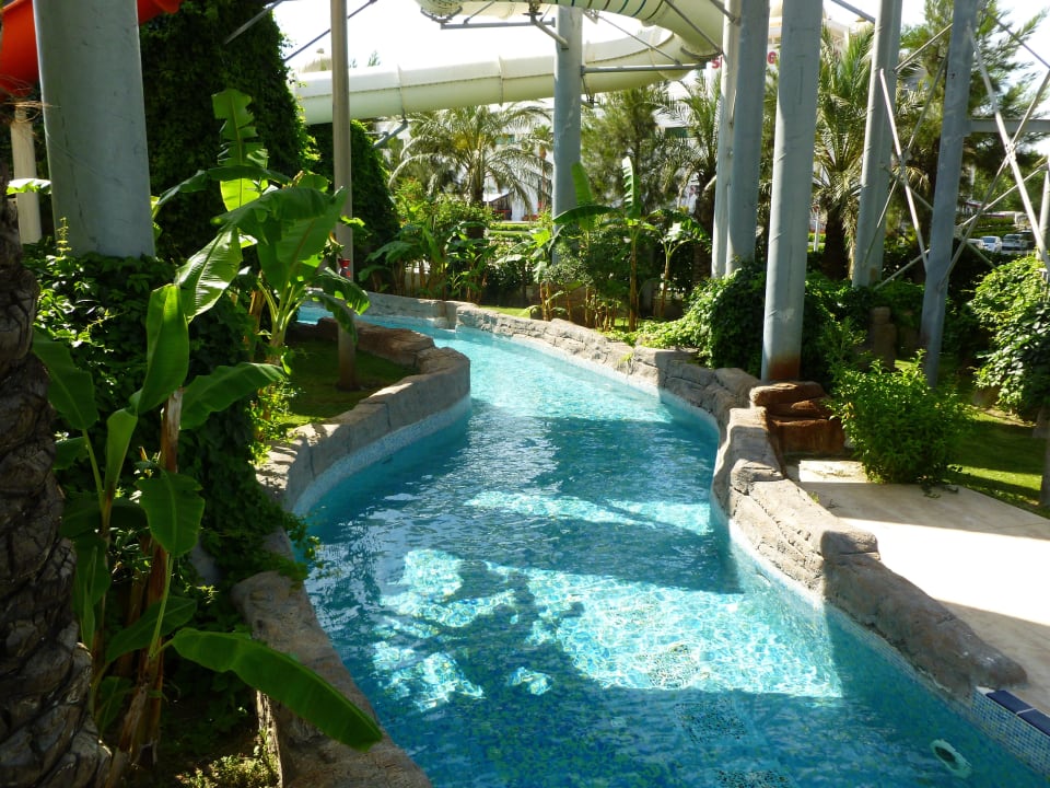 Lazy-River Royal Wings Hotel