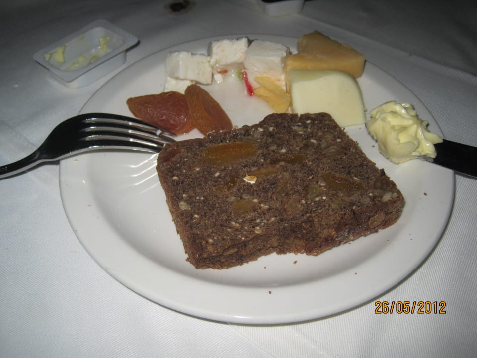 Schwarzbrot mit Nüssen und Aprikosen Limak Lara Deluxe Hotel & Resort