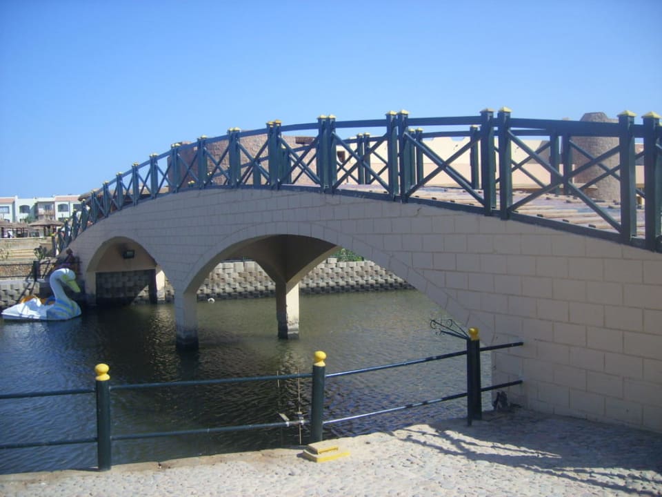 Einer der Brücken am Wasserweg Pickalbatros Dana Beach Resort - Hurghada